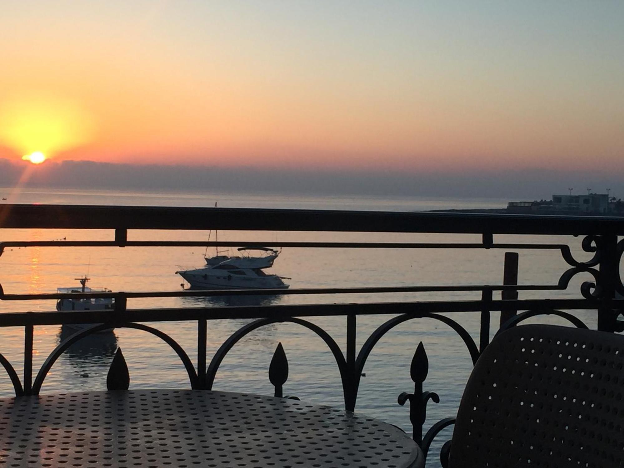 Апартаменты Maltese Balcony Сент Джулианс Экстерьер фото
