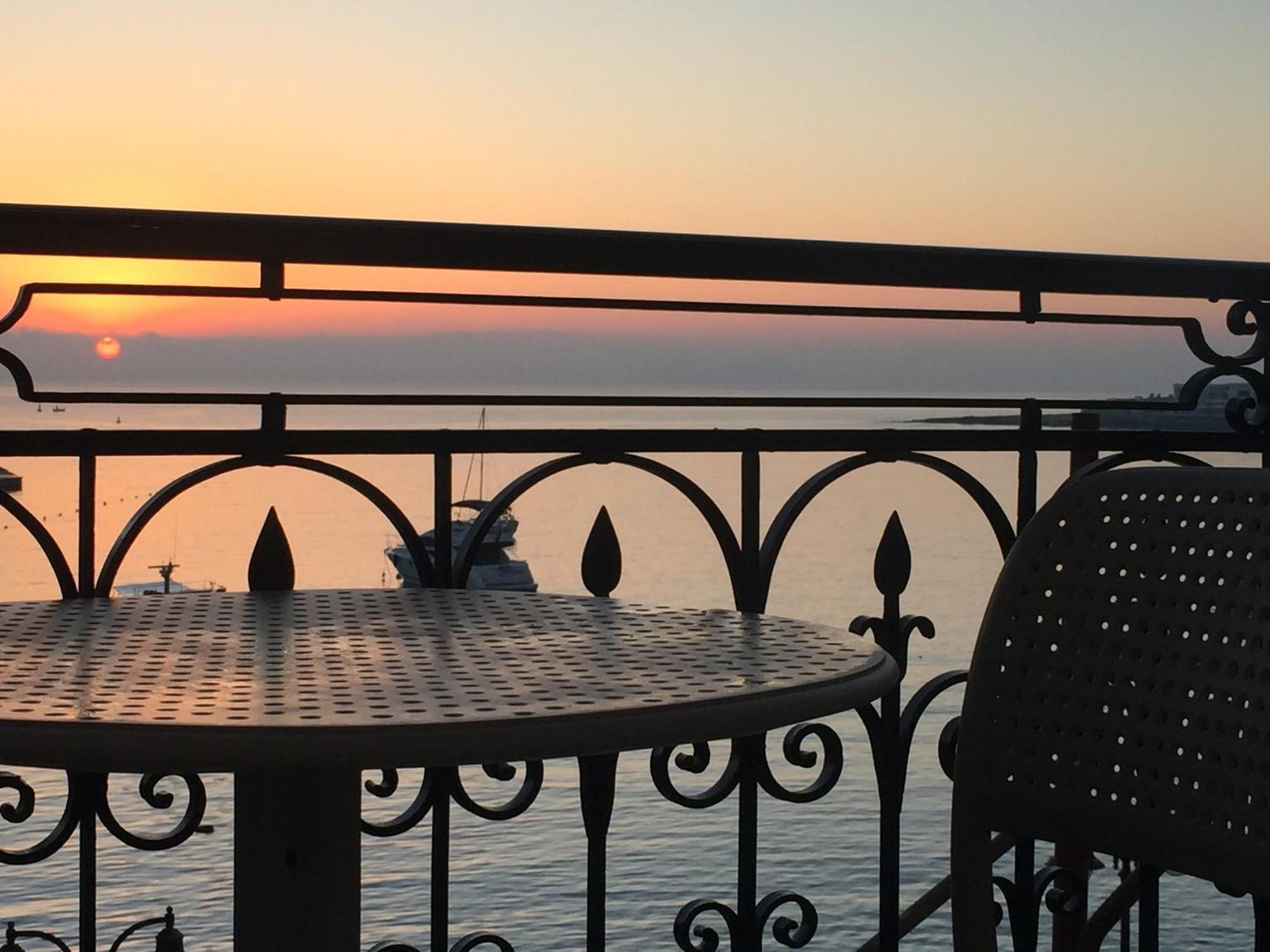 Апартаменты Maltese Balcony Сент Джулианс Экстерьер фото